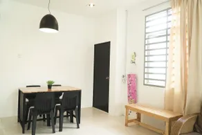 Cozy, Spacious Gambang Homestay - Image 2