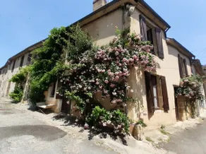 Atypical house in medieval city - Image 2