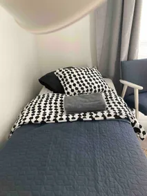 Loft-style guest house with parking space - Image 4