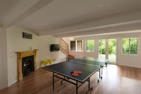 Top location. Walk to shops, river. Modern comfort - Image 4
