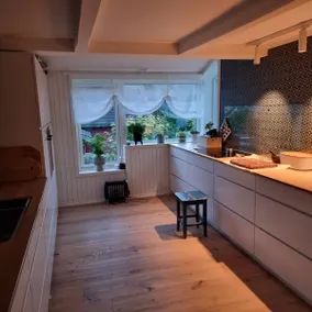 Small, cozy detached house with large garden and terrace. - Image 2