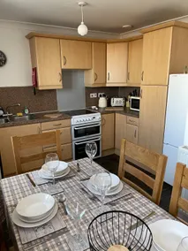 Lovely, Sleeps 6, 2 Baths, Riverside Views, Parking, Central GY - Image 5