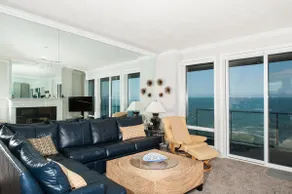 Captain's Quarters - Top Floor Oceanfront Condo - Image 5