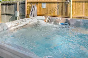 Cedar Cabin: Dog friendly cabin w/ private hot tub - Image 2
