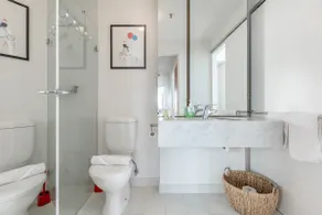 LARGE 3 BEDROOM QV APARTMENT IN BEST CBD LOCATION - Image 2