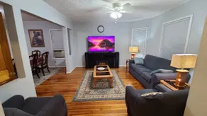 lovely 3 bedroom apartment with indoor electric fireplace. - Image 2