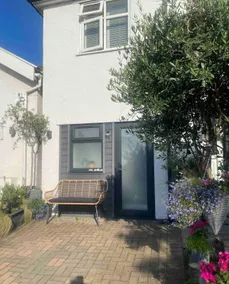 Modern Secure Studio, Free On Street Parking - Image 2