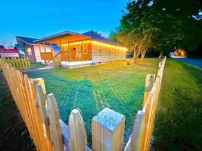 Colonial Beach Cottage, 7 minutes walk to beach! - Image 5