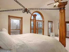 Cedar Hill Retreat, King Bed, 108 Acres of Privacy - Image 2