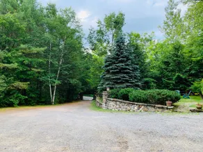 Cliff View Loj Home is in a Quiet Neighborhood Walking Distance to Mirror Lake. - Image 4