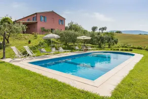 Villa del Cucco, casa de campo con piscina cerca de Fossombrone, a 30 minutos de la costa del Adriático - Image 5