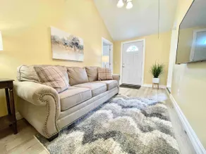4 bedrooms & 3 bathrooms | Entire Home For Families 🏠 - Image 2