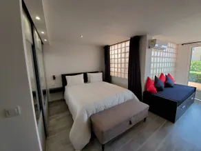 DAJO studio at the door of MONACO - Image 2