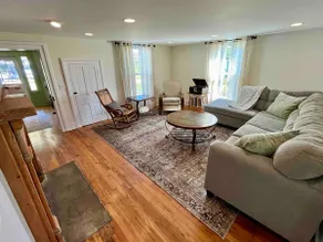 Fairview Farmhouse, near campus, trails & brewery - Image 2