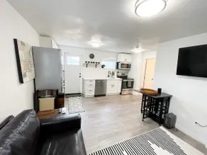 Quiet Modern West Tacoma Guest House - Image 5