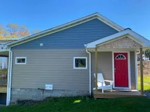 Cozy & Private Modern Bungalow | Downtown Clarion - Image 3