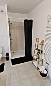 Air-conditioned studio/5 min from train station /free parking - Image 5