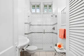 Large Waterfront Cottage on Historic Estate - Image 5