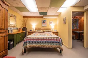 Charming, Private 2 Bed Montlake Suite w/ Parking - Image 3