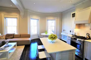 Beautiful Boston Brownstone! - Image 2