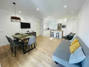 Luxurious apartment with terrace and beach access - Image 2