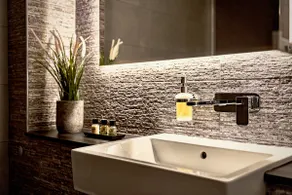 The Acacia, Luxury with Private Balcony + Parking - Image 5