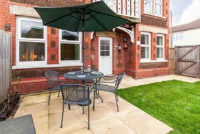 Spacious 2-Bed/Free Parking/Close to Sandringham - Image 3