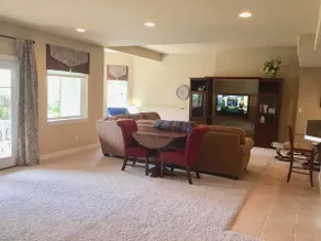 Spread out in comfort suite with private entrance - Image 2