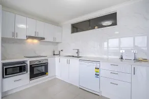 Central,Amazing views 3 BED with 2 free car spaces - Image 3