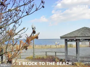 TOWNSAND 1 block to ocean 1 block to dine/imbibe - Image 2