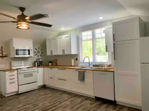 Cottage in The Bluff - Image 3