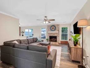 Mins to Hospital | Fenced Backyard | Sleeps 6 - Image 5