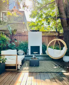 Stylish Victorian with private outdoor yard - Image 2