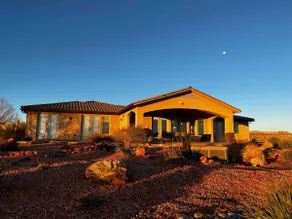Desert Hacienda at Lake Powell, Hot tub, EV Charge - Image 3