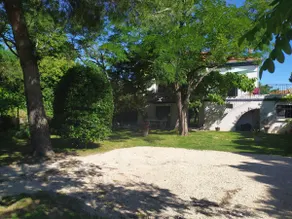 Furnished, air-conditioned ground-floor apartment overlooking the garden - Image 4