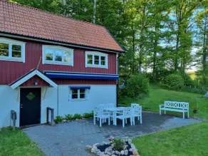 Scandinavian Retreat • Lake, Sauna & Vine Garden - Image 5