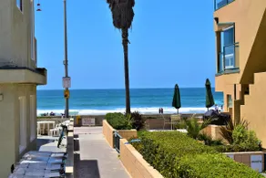 Luv Oceanside Views-1 House to Beach, Boardwalk and Waves-Spacious Rooftop Sun Deck-Plus King Beds too! - Image 4