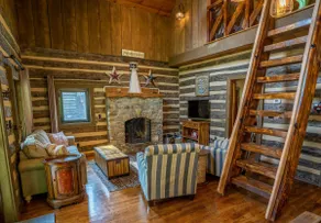 The Boathouse at Four Fillies Lodge w/ Hot Tub - Image 4