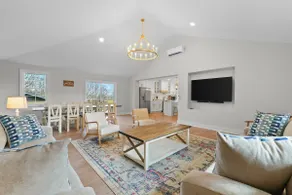 6 BR*Hot Tub*10 mins to DT G-Ville - Image 2