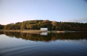 Lakeside Retreat - Image 2