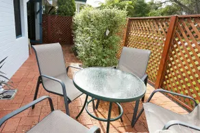 Dolphin Lodge - SELF CONTAINED-3 Bdrm Apartments - 1 night - Image 3
