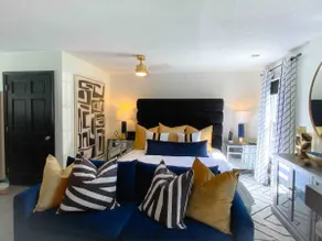 Luxurious Studio Apt w/ Private Driveway & Entry - Image 4