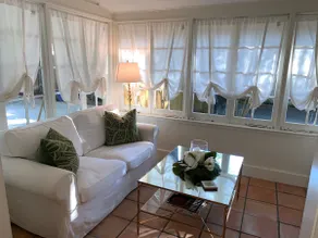 Charming, Chic, 192O’s Cottage 1/4 mile from town - Image 4