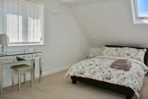 A light spacious garden house in Glastonbury town - Image 4
