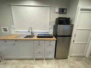 Studio home: Steps Away from Shops & Market - Image 5