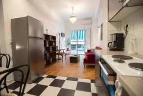 Fabulus artistic apartment 2 rooms in Athens - Image 3