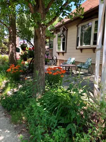 Rosie’s Eastside Garden Bungalow - Image 2