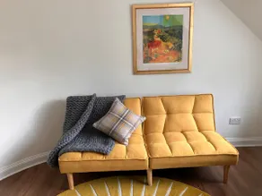 Self-contained annexe; good transport connections - Image 4