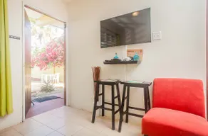 Kasa Maui - Steps to Sandy Beach! Palm Tree Apt - Image 5