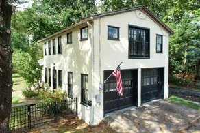 Carriage House Apartment in Historic Bellefonte - Image 2